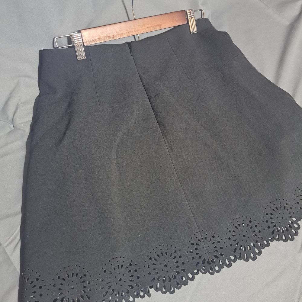 Ann Taylor Loft Sz 6P Black Laser Cut Skirt Black